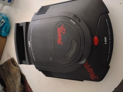 Atari Jaguar pelikonsoli ja Jaguar CD