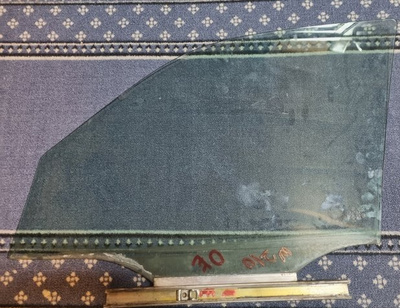 Ovilasi 4D, oikea etu - MB w210 -99