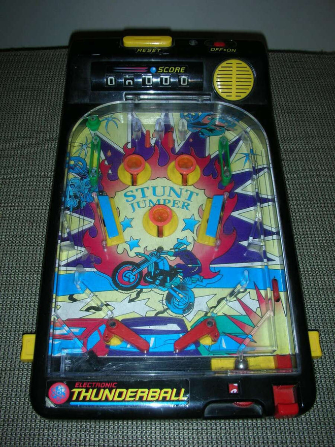 Retro pöytämallin flipperi Stunt jumper