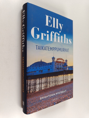 Elly Griffiths : Taikatemppumurhat