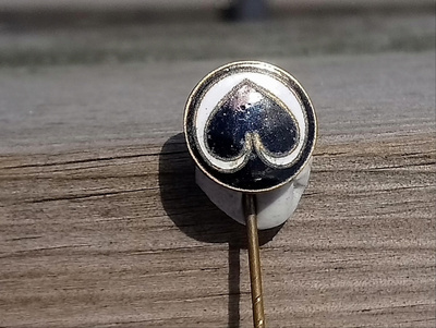 Porin Ässät ??? Emalinen merkki. Halkaisija - 11 mm.