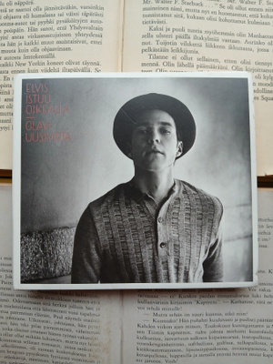 Olavi Uusivirta - Elvis istuu oikealla (CD)
