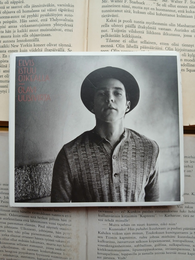 Olavi Uusivirta - Elvis istuu oikealla (CD)