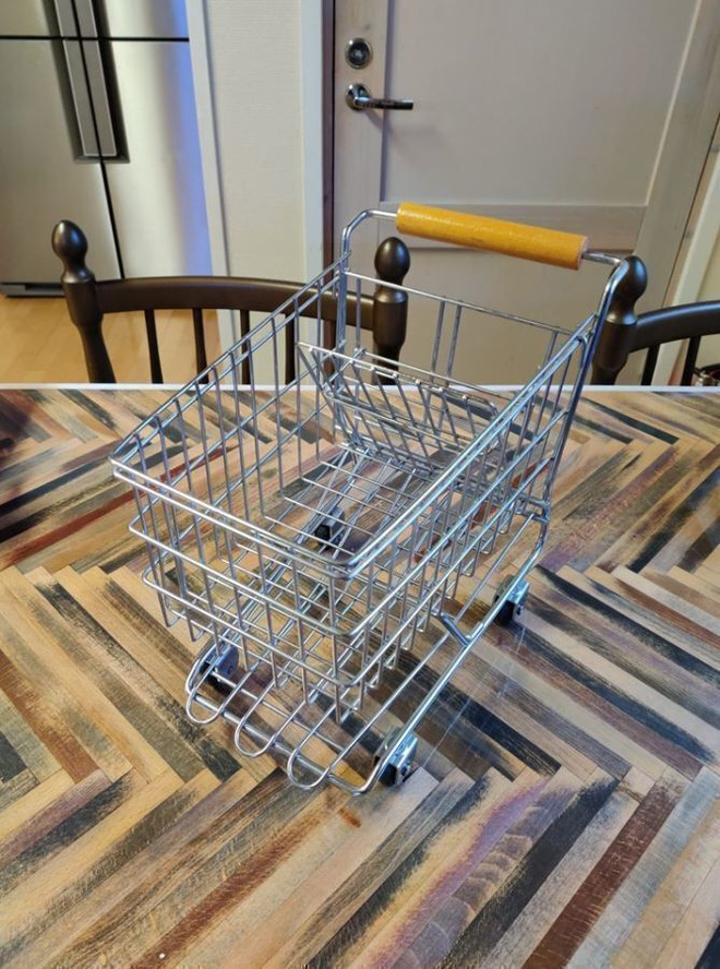 Metalliset miniostoskärryt