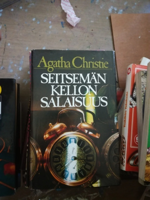 Agatha christie seitsemän kellon salaisuus