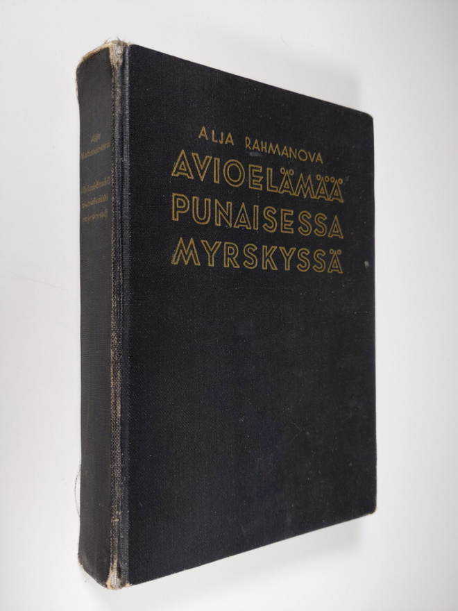 Aleksandra Rahmanova : Avioelämää punaisessa myrskyssä : ...