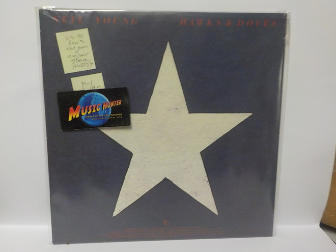 NEIL YOUNG - HAWKS AND DOVES M-/M- US 1980 LP