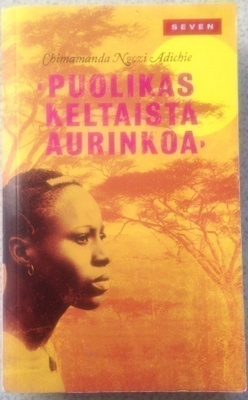 CHIMAMANDA NGOZI ADICHIE: PUOLIKAS KELTAISTA AURINKOA