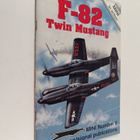 Larry Davis : F-82 Twin Mustang - pikkukuva 1