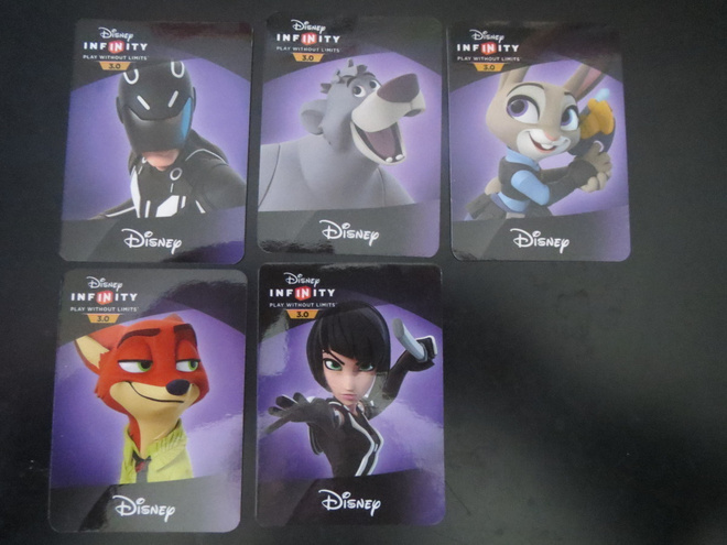 Viisi Disney-keräilykorttia