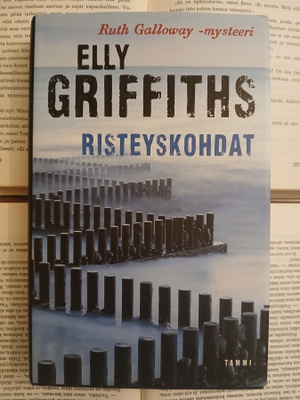 Elly Griffiths - Risteyskohdat (sid.)