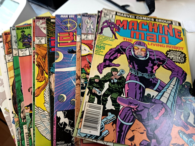 Marvelia ja DC:tä sekalainen pino