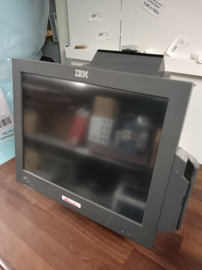 IBM 4852-e26 tietokone kosketusnäytöllä (32bit)
