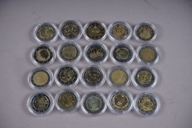 1149. 20kpl 2€ eurooppalaisia juhlarahoja (ei suomalaisia).