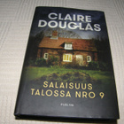 Claire Douglas Salaisuus talossa nro 9  -sid - pikkukuva 1