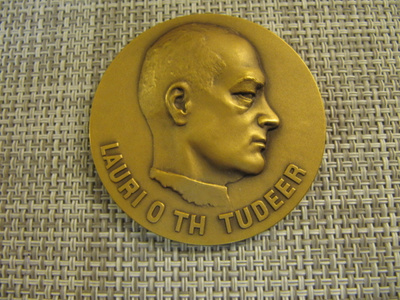 Lauri O TH Tudeer mitali 1951 /Essi Renvall 1951.