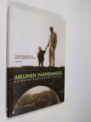 Elina ym. (toim.) Hermanson : Aikuinen vanhemmuus : katoa...