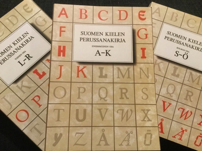 Suomen kielen perussanakirja I-III Tesaurus