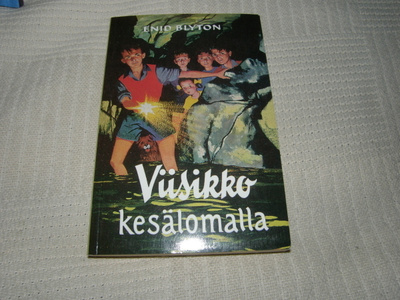 Enid Blyton Viisikko kesälomalla   -nid