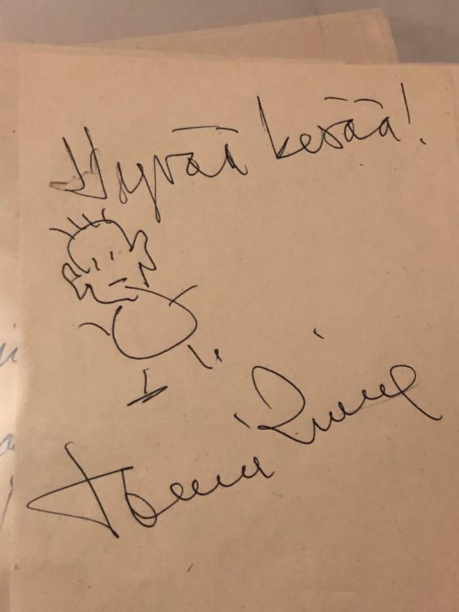 Tommi Rinne nimikirjoitus + piirustus paperilla