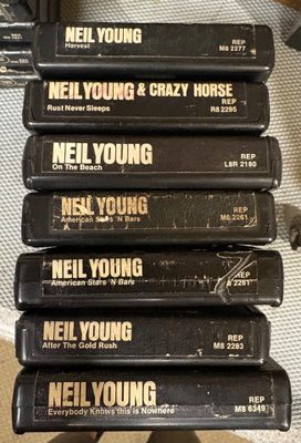 8-raita kasetit mm. Neil Young
