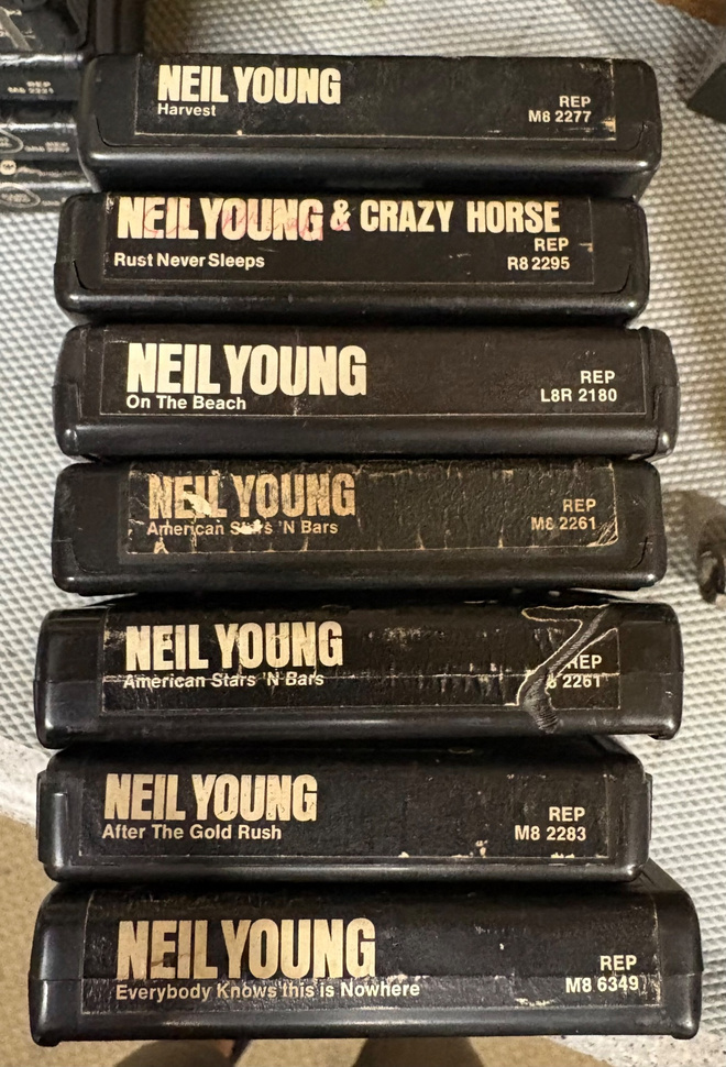 8-raita kasetit mm. Neil Young