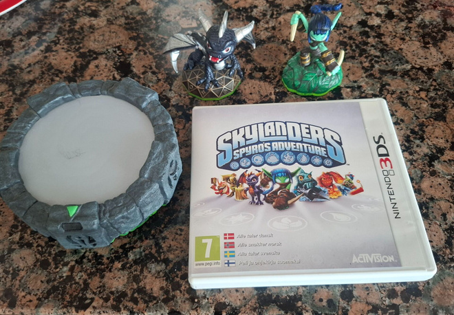 Skylanders Spyro's Adventure + portal of power 3ds