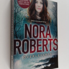 Nora Roberts : Överlevaren : spänningsroman - pikkukuva 1