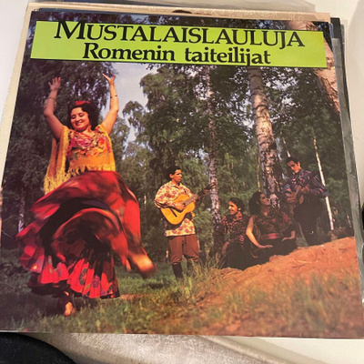 Mustalaislauluja - Romenin Taiteilijat