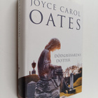 Joyce Carol Oates : Dödgrävarens dotter roman - pikkukuva 1