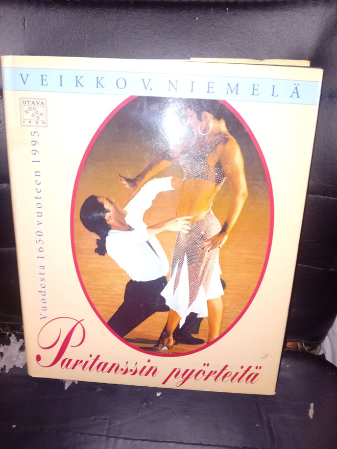 Veikko Niemelä : Paritanssin pyörteitä ( SIS POSTIKULU )