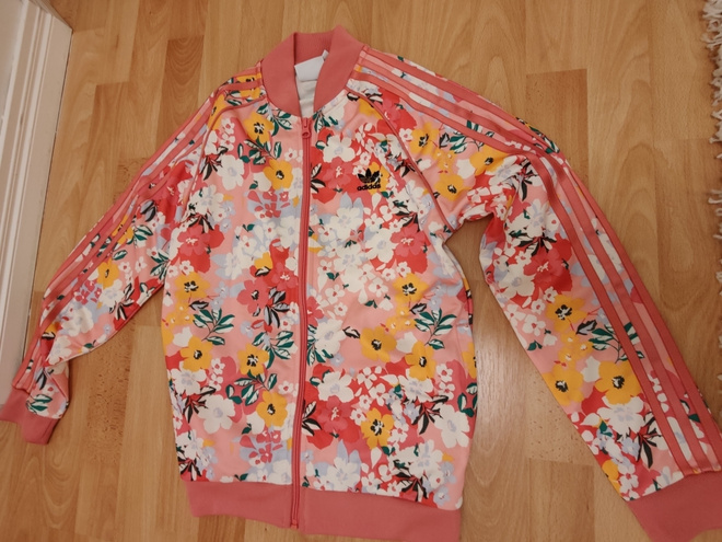 Urheilu vaatteita tytölle koko 150cm
