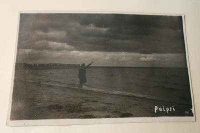 Peipsijärvi, mies myrskyisellä rannalla, valokuvapk 1932