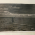 Peipsijärvi, mies myrskyisellä rannalla, valokuvapk 1932 - pikkukuva 1