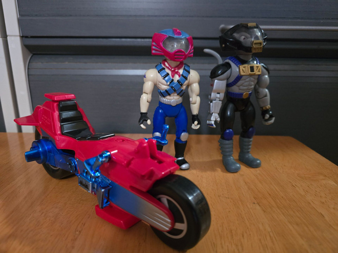 Biker mice from mars figuurit ja moottoripyörä