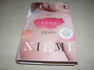 Juuli Niemi Et kävele yksin -sid