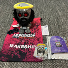 Jebidiah Christoff Plush + Pin - MADNESS - Makeship - pikkukuva 1