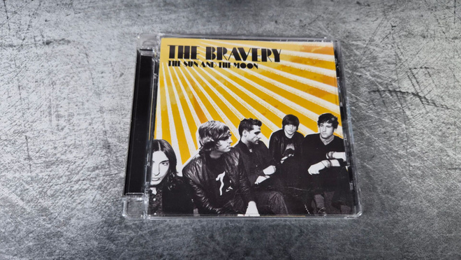 The Bravery - The Sun and the Moon