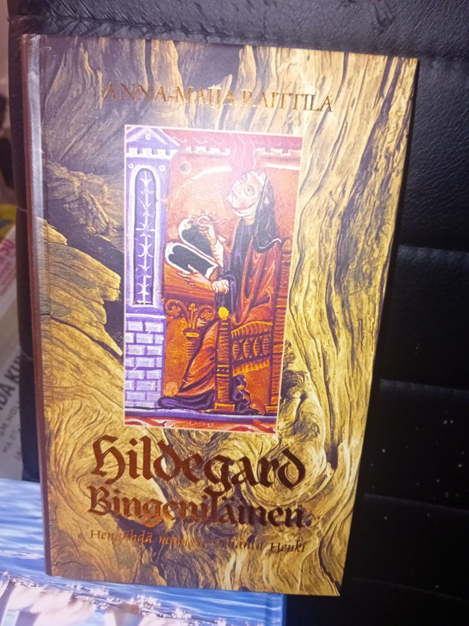 Raittila : Hildegard Bingeniläinen ( SIS POSTIKULU )