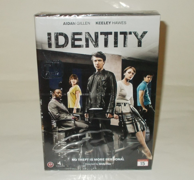 IDENTITY  (MINISARJA) UUSI