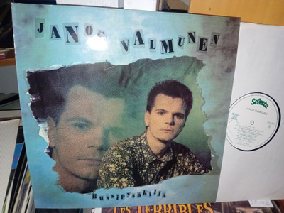 LP Janos Valmunen : Bussipysäkillä ( SIS POSTIKULU )