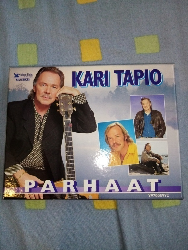 2 x  C-KASETTI  KARI TAPIO :  PARHAAT ( SIS POSTIKULU  )