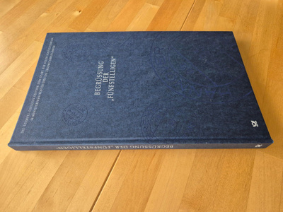 Kirja postimerkeillä