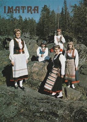 SUOMALAISIA KANSALLISPUKUJA