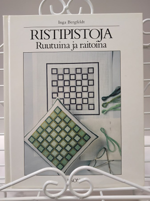 Ristipistoja ruutuina ja raitoina - Inga Bergfeldt 1.p (sid.