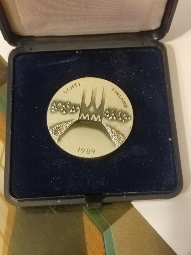 Hopeinen muistomitali Lahti 1989