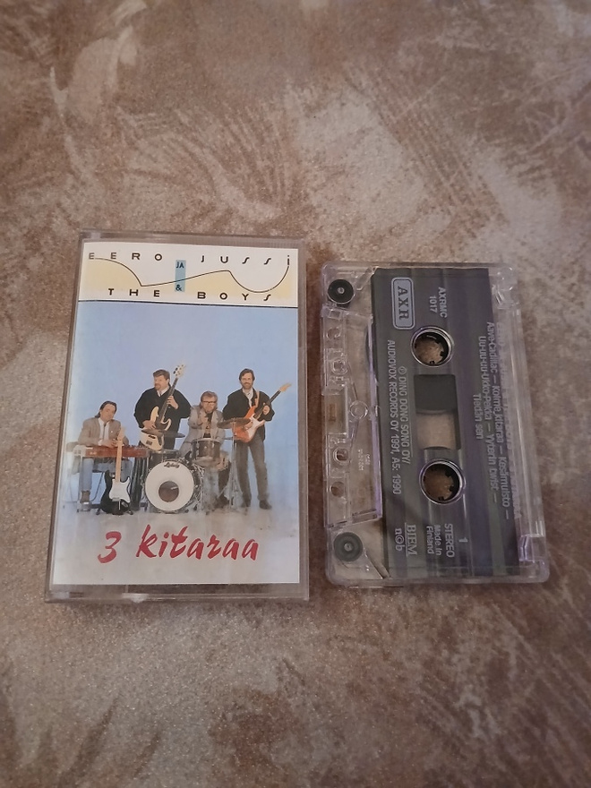 Eero Ja Jussi & The Boys – 3 Kitaraa KASETTI