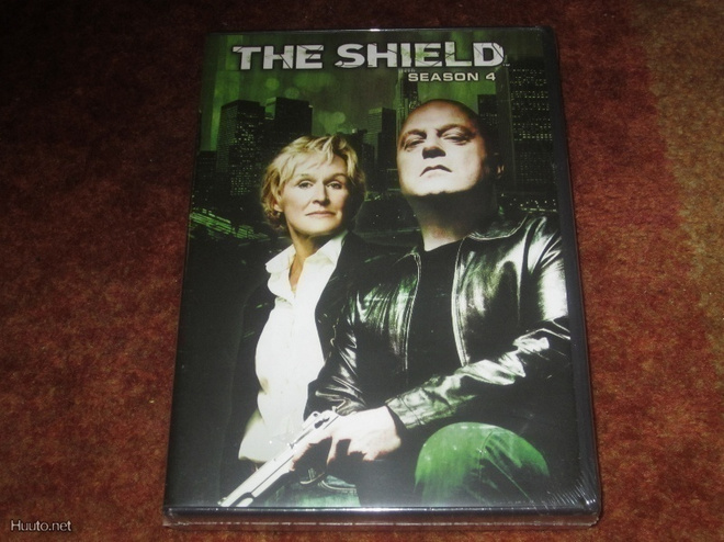 THE SHIELD / LAIN VARJOLLA - 4. KAUSI - 4DVD - MUOVEISSA