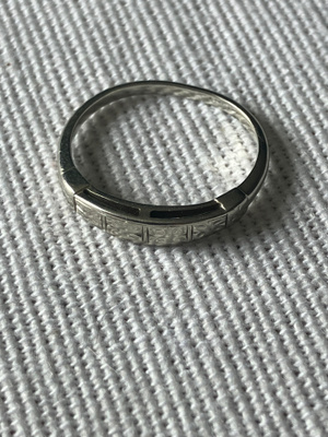 18K valkokultasormus, 1,63 g – kaiverrettu vintage-sormus