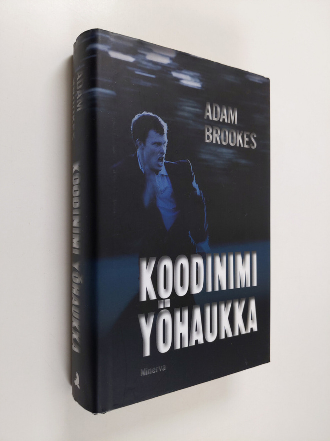 Adam Brookes : Koodinimi Yöhaukka